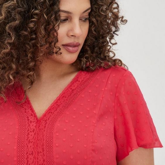 Torrid Coral Peplum Chiffon Clip Dot Lace Inset Top size 1x - Picture 9 of 9